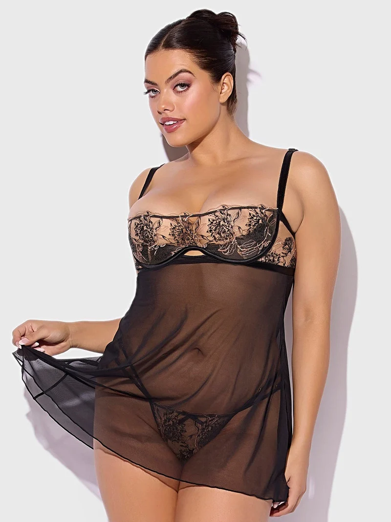 Delilah Babydoll-Dessous-Set mit Stickerei, transparentem Netzstoff, Bügel-Cups und G-String