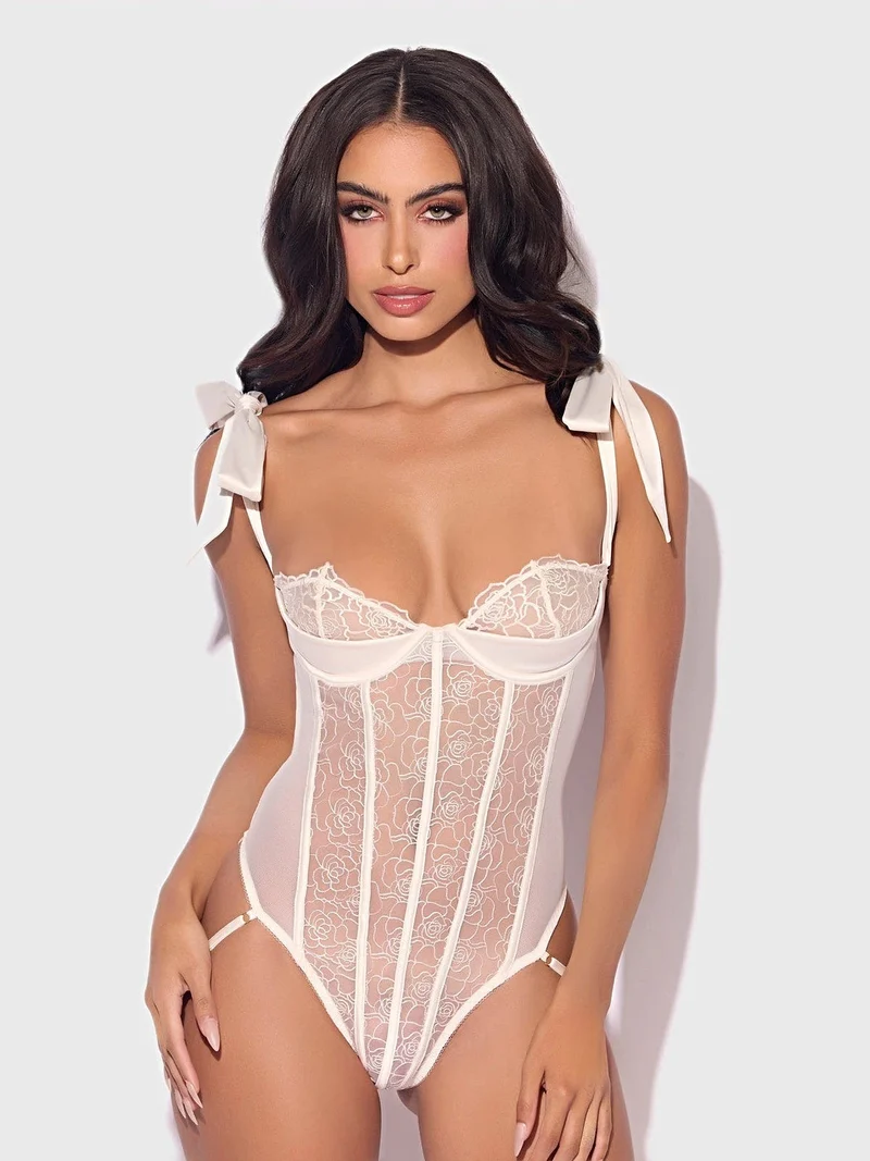 Rosalie bestickter Spitzen-Teddy mit transparenten Halbschalen, verstellbaren Trägern und String-Rücken