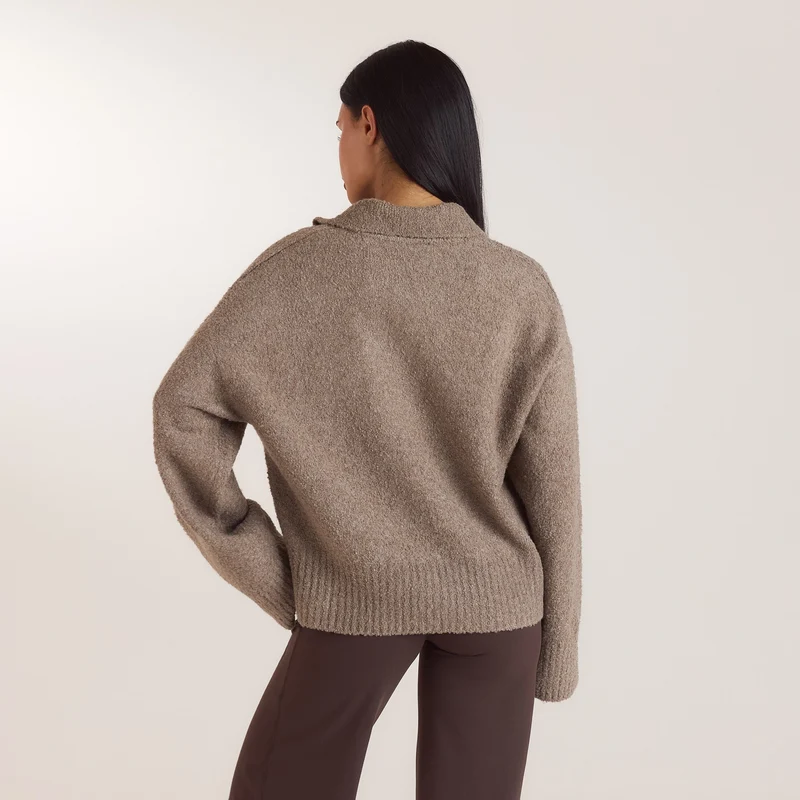 Bouclé-Strickpullover mit Polokragen - Taupe