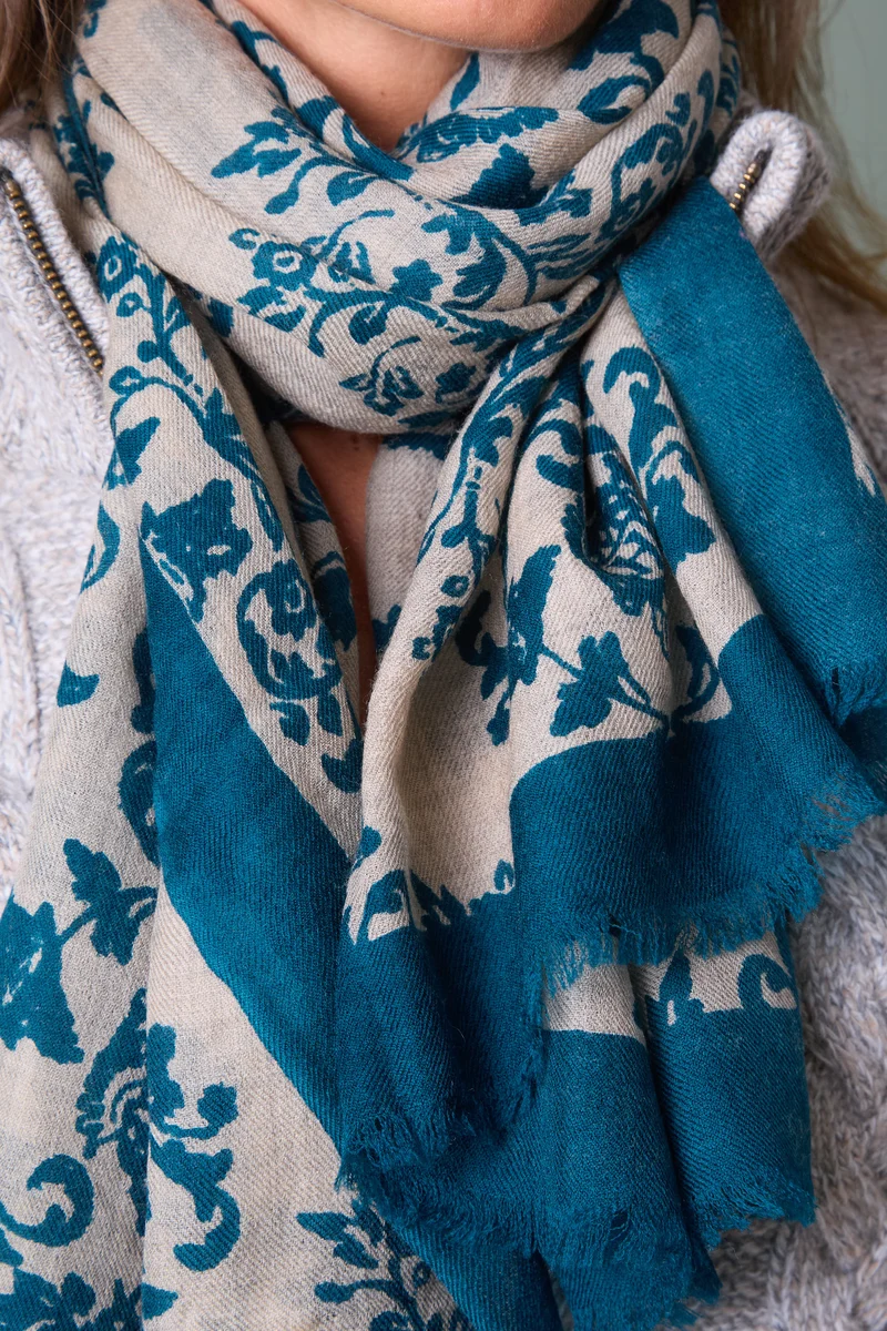 Woll Schal mit Arabesque-Druck