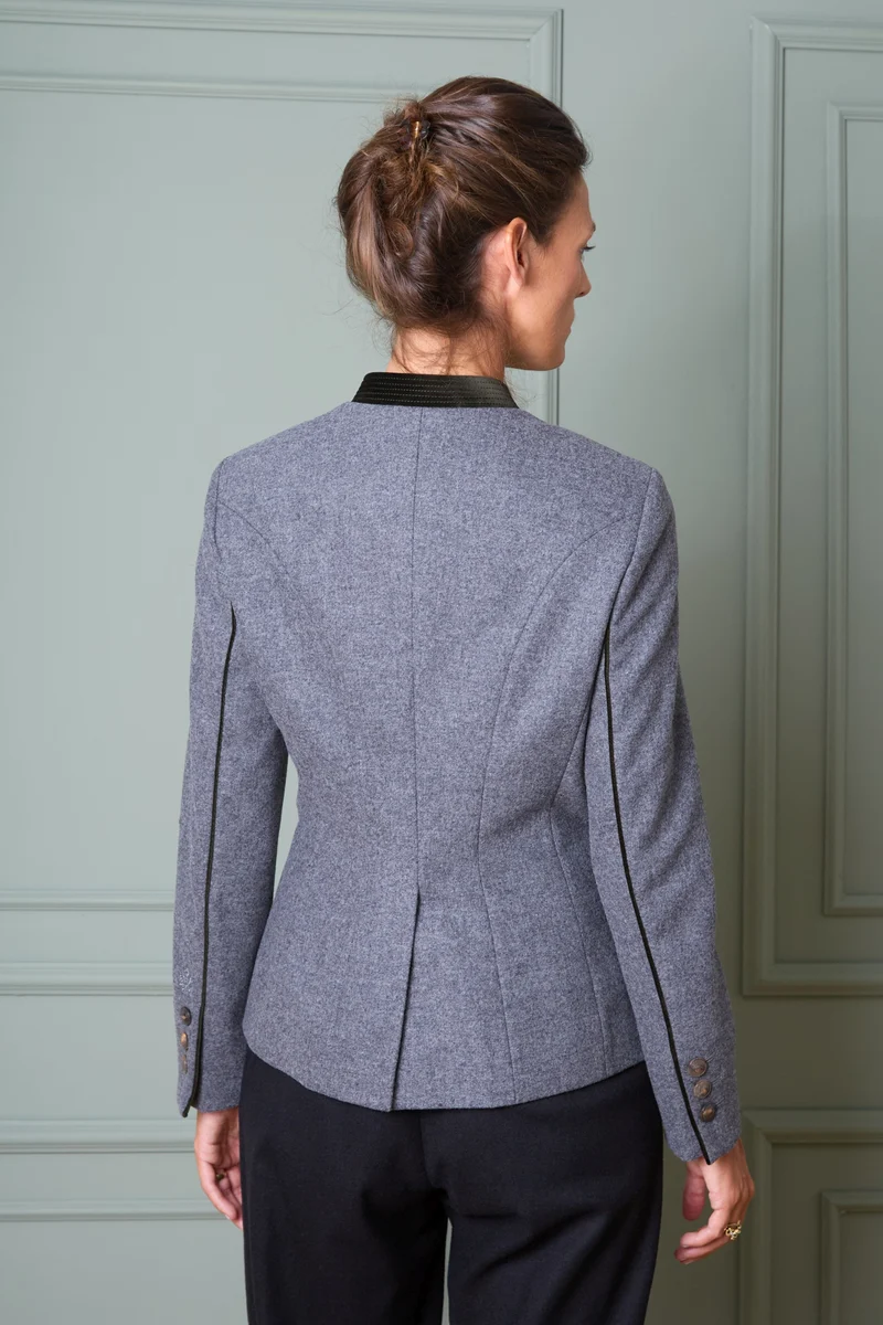 Wollblazer Mariella mit Hornknöpfen