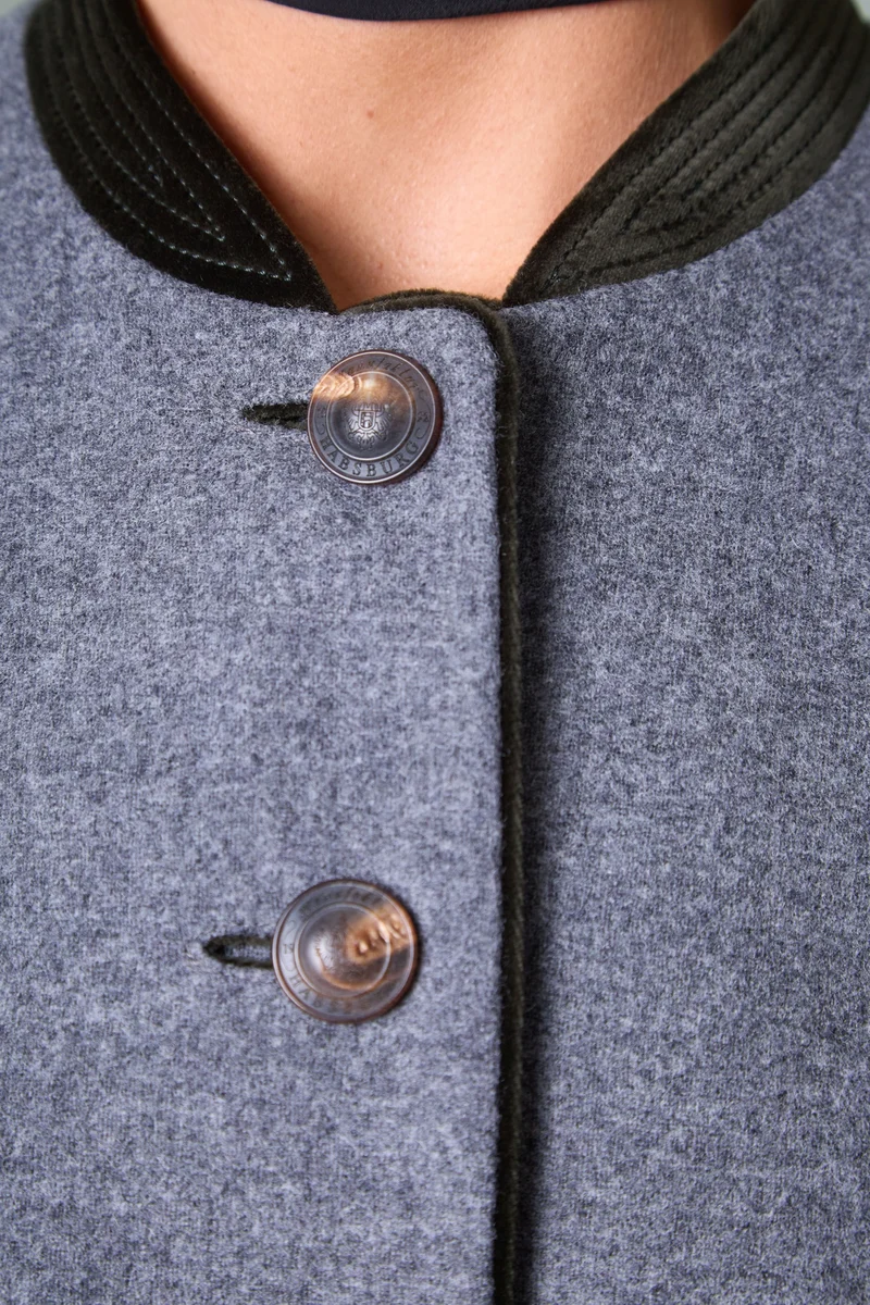 Wollblazer Mariella mit Hornknöpfen