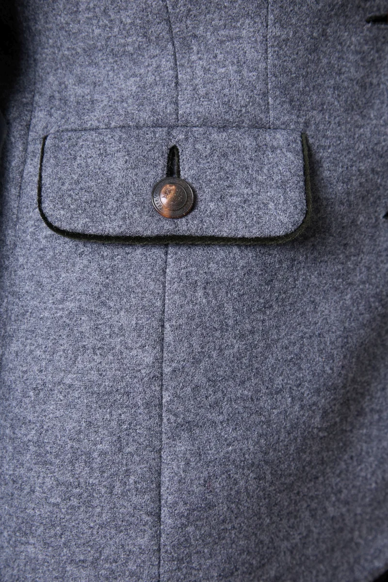 Wollblazer Mariella mit Hornknöpfen