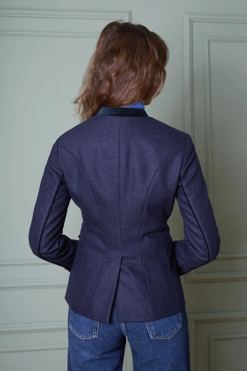 Wollblazer Mariella mit Hornknöpfen