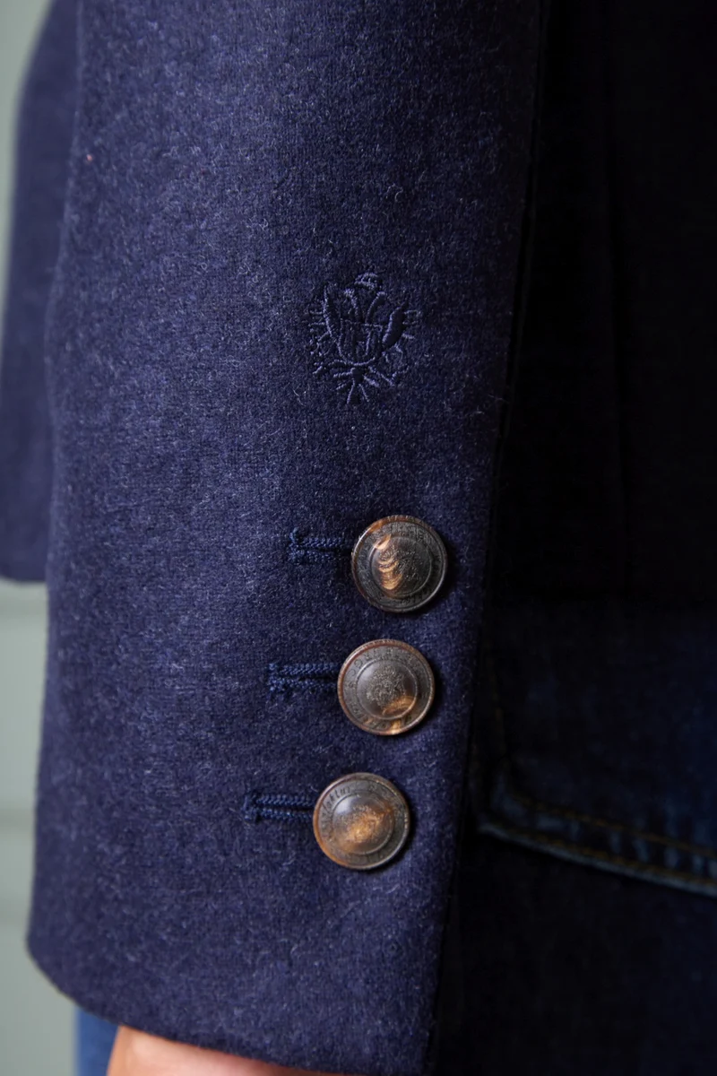 Wollblazer Mariella mit Hornknöpfen