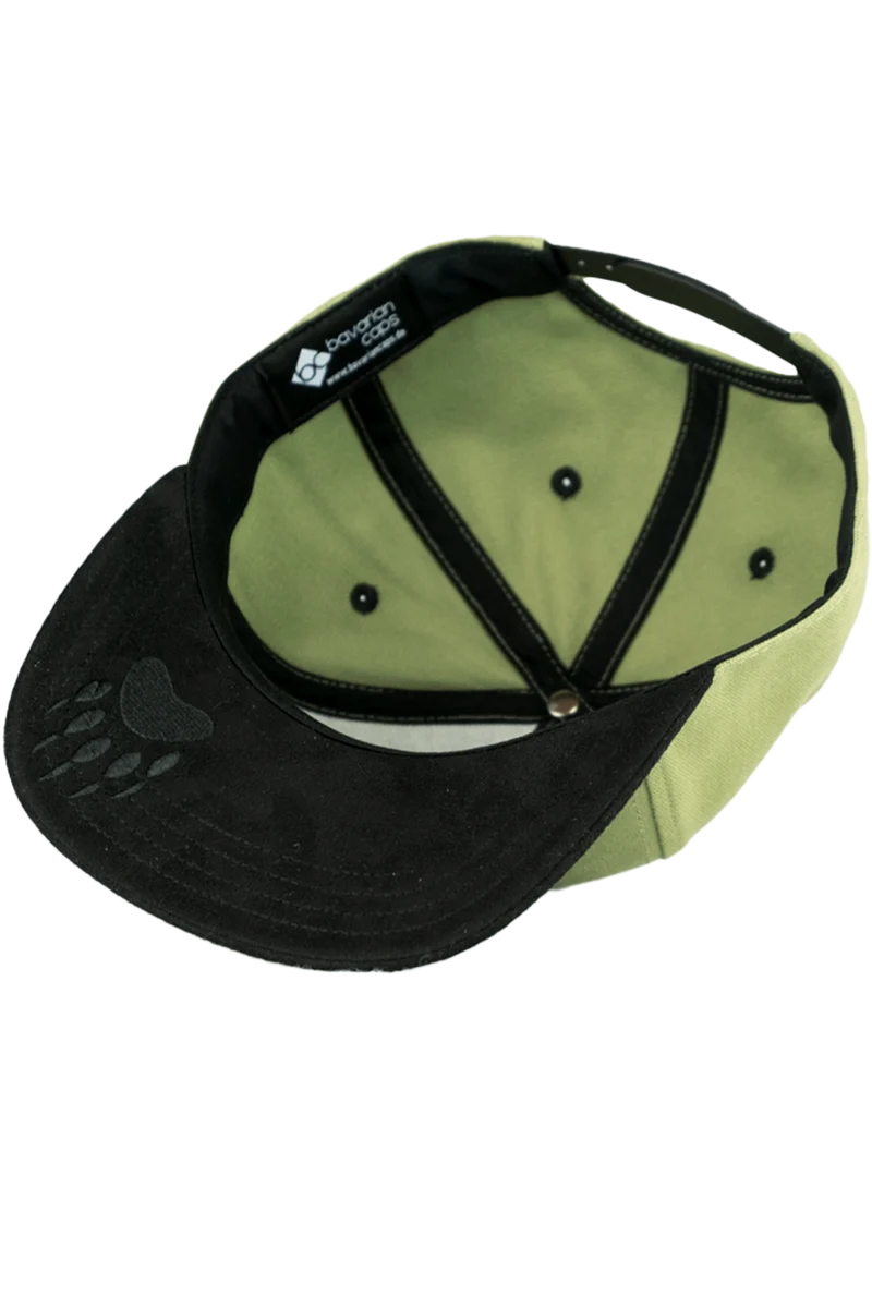 Herren Snapback-Cap mit brüllender Bären-Applikation - oliv