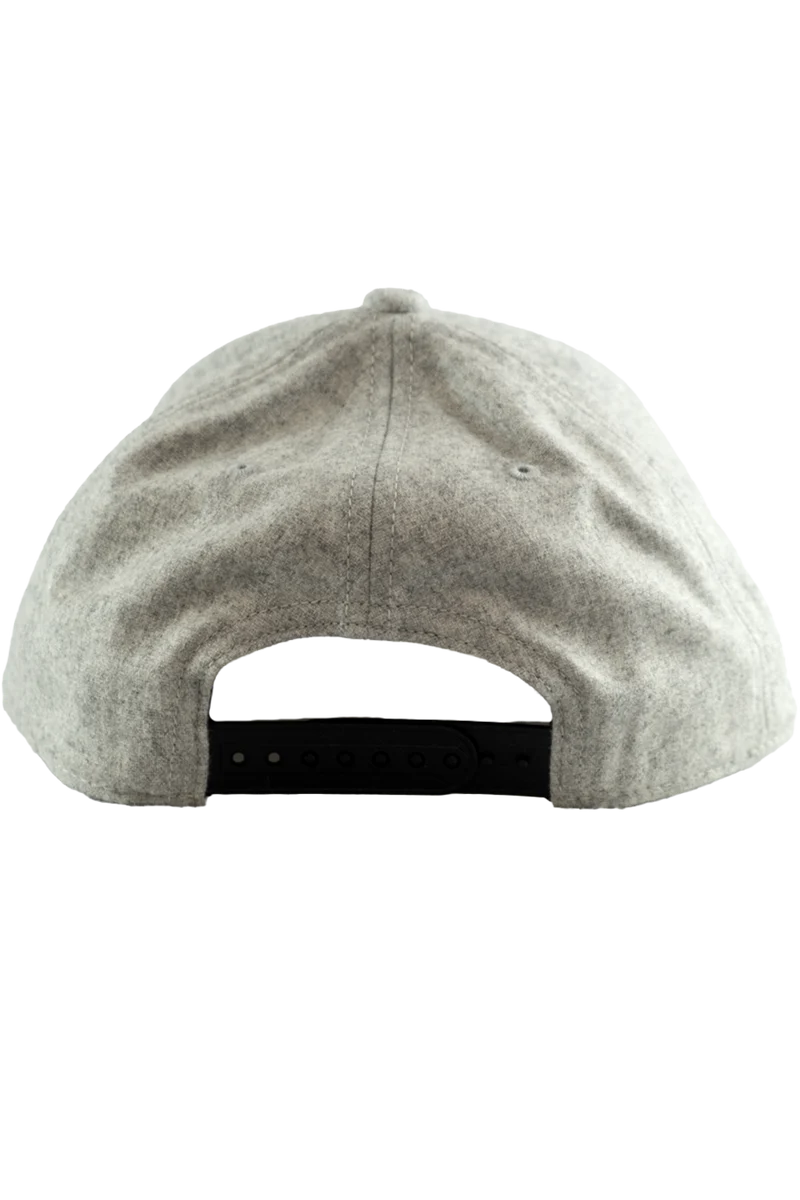 Unisex Flanell-Cap mit 3D-Edelweiß-Stickerei - hellgrau