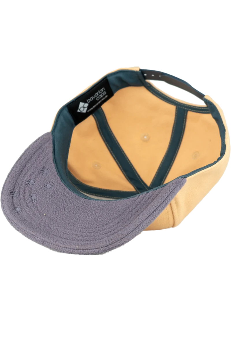 Kinder Cap mit Igel-Applikation und flauschigem Schirm - pfirsich