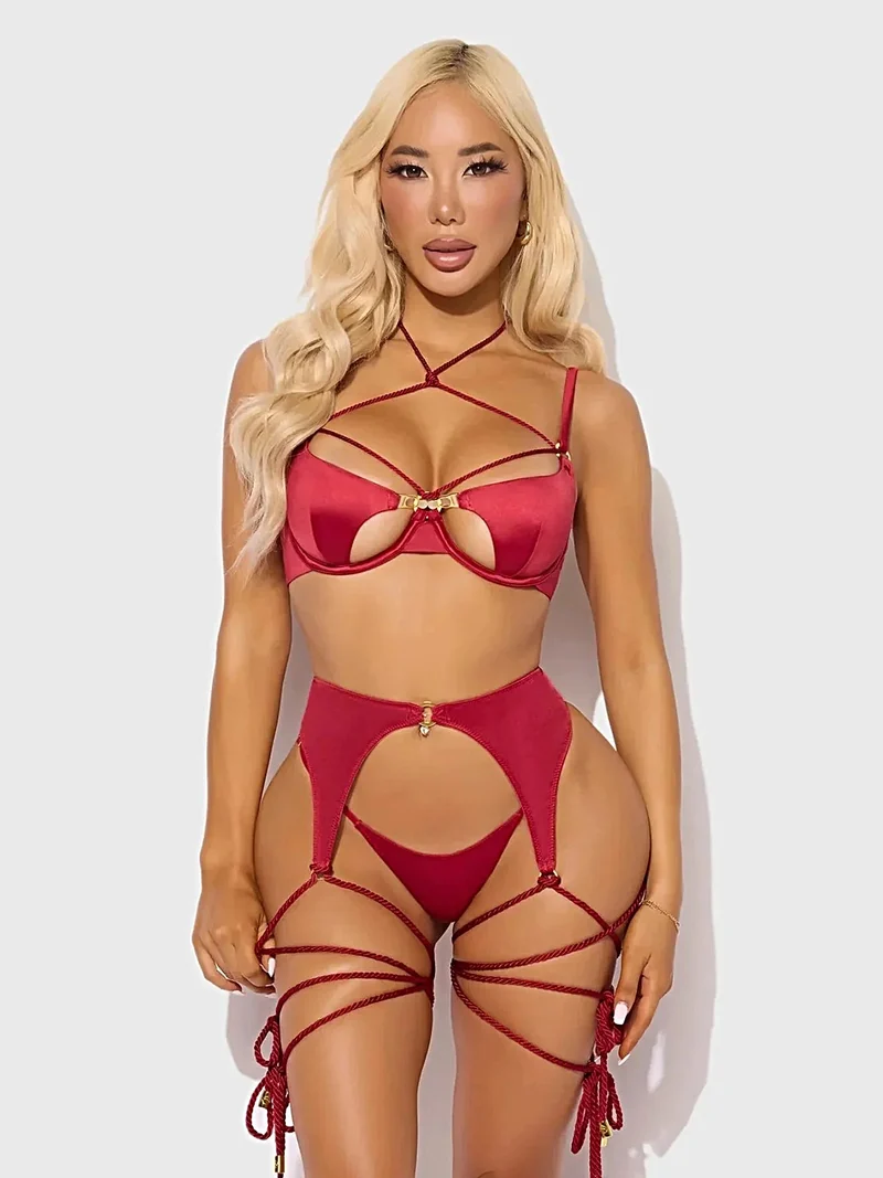 Iryna Luxus-Dessous-Set mit offenen Cups – Seidiger Satin-BH mit Seilsaum, Strumpfhalter und String