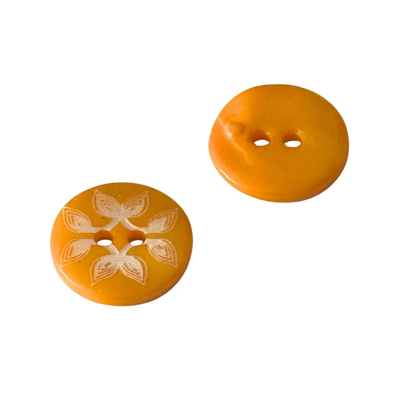 Oranger Perlmuttknopf mit Blattmuster – 2-Loch Blusen- & Kleiderknopf PL-25