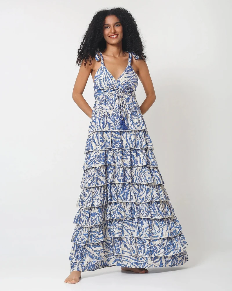 Blau-cremefarbenes Stufen-Maxikleid – Elegantes Sommerkleid aus 100 % Viskose im Santorini-Stil