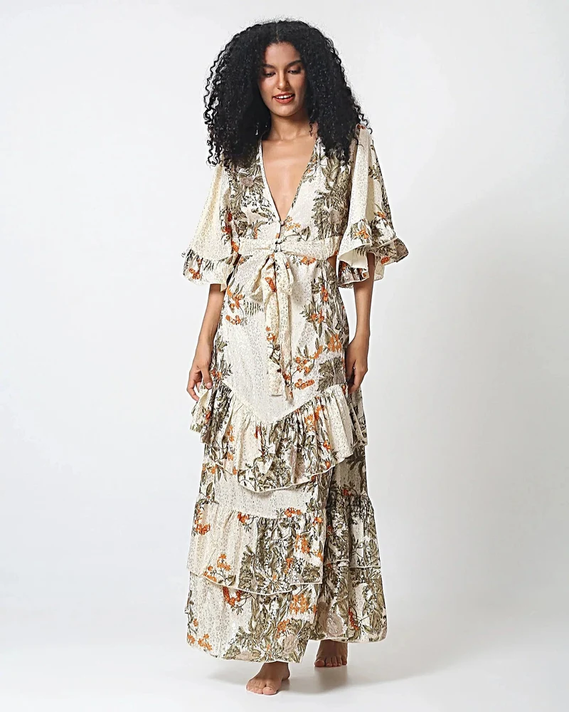 Sommerkleid in Salbei und Creme mit Bindeband vorne und Rückenausschnitt, gestuft - Leichtes Material aus 100 % Viskose