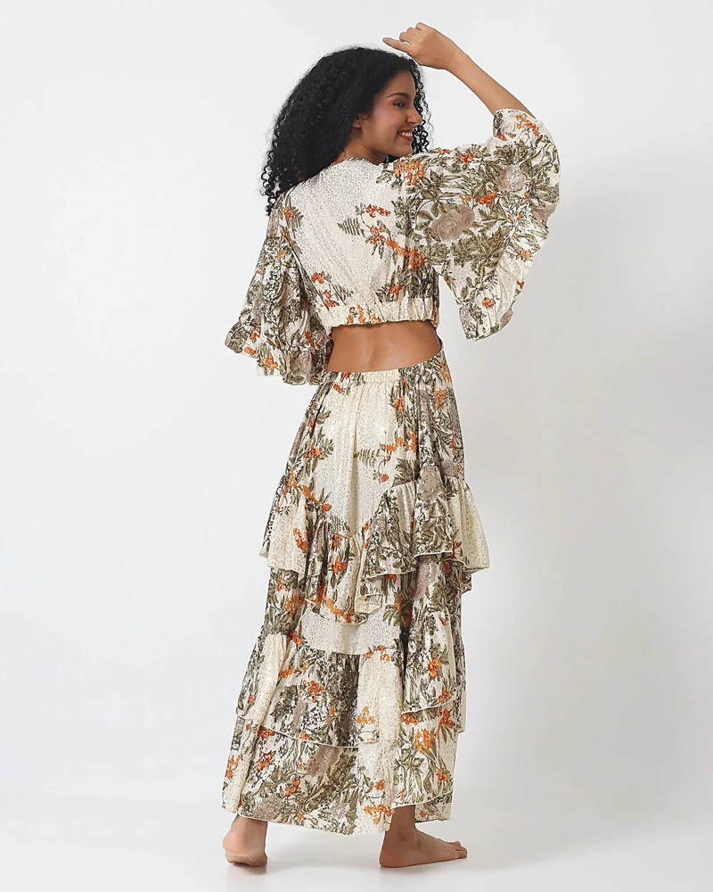 Sommerkleid in Salbei und Creme mit Bindeband vorne und Rückenausschnitt, gestuft - Leichtes Material aus 100 % Viskose