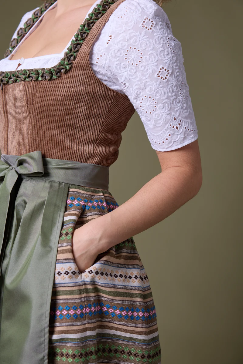 Dirndl mit Cord-Mieder und Webstreifen-Rock