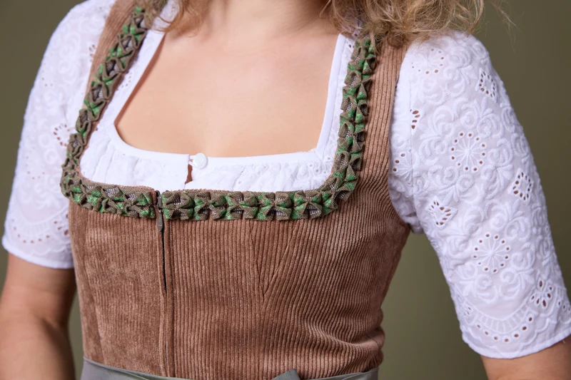 Dirndl mit Cord-Mieder und Webstreifen-Rock