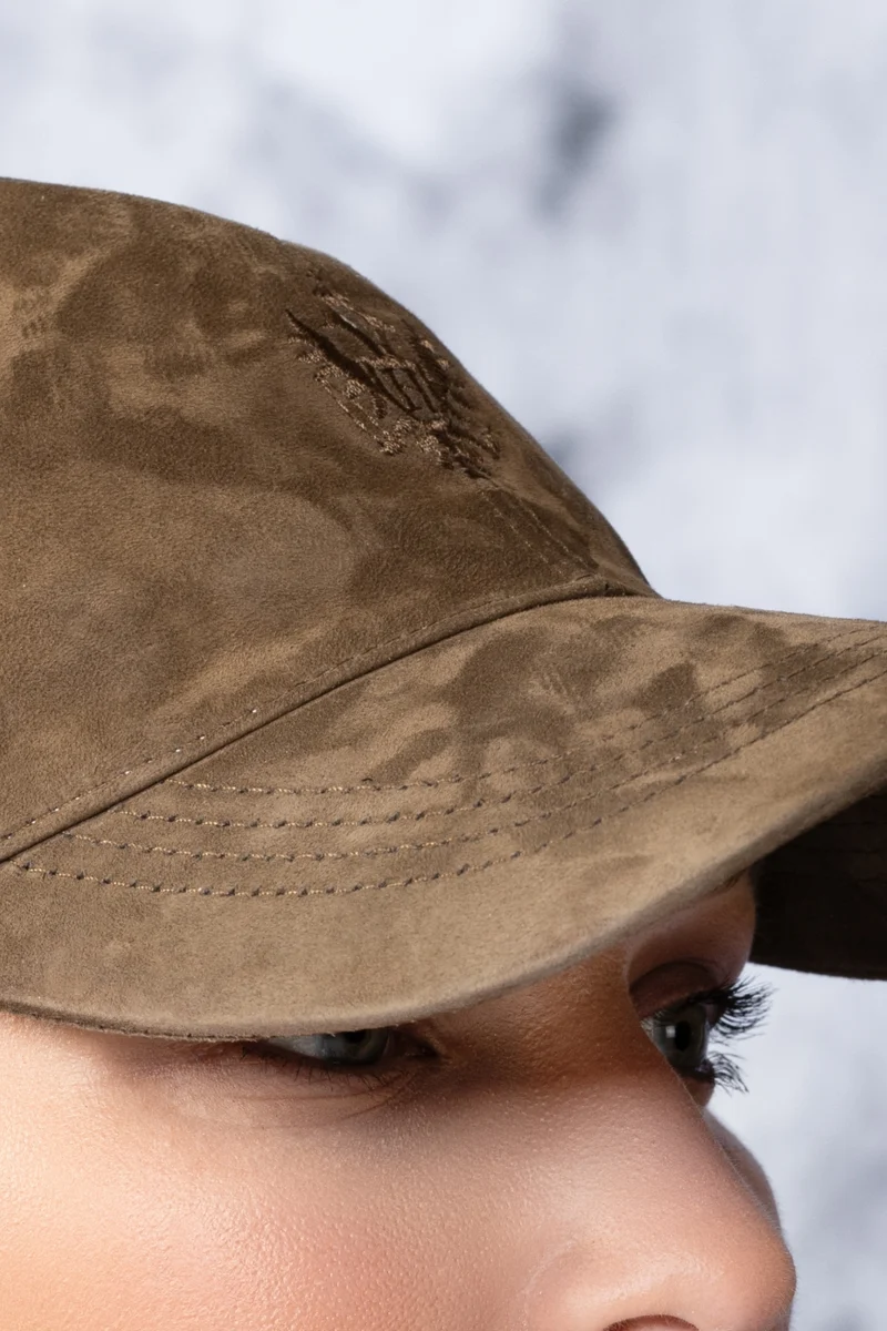 Kappe in Veloursleder