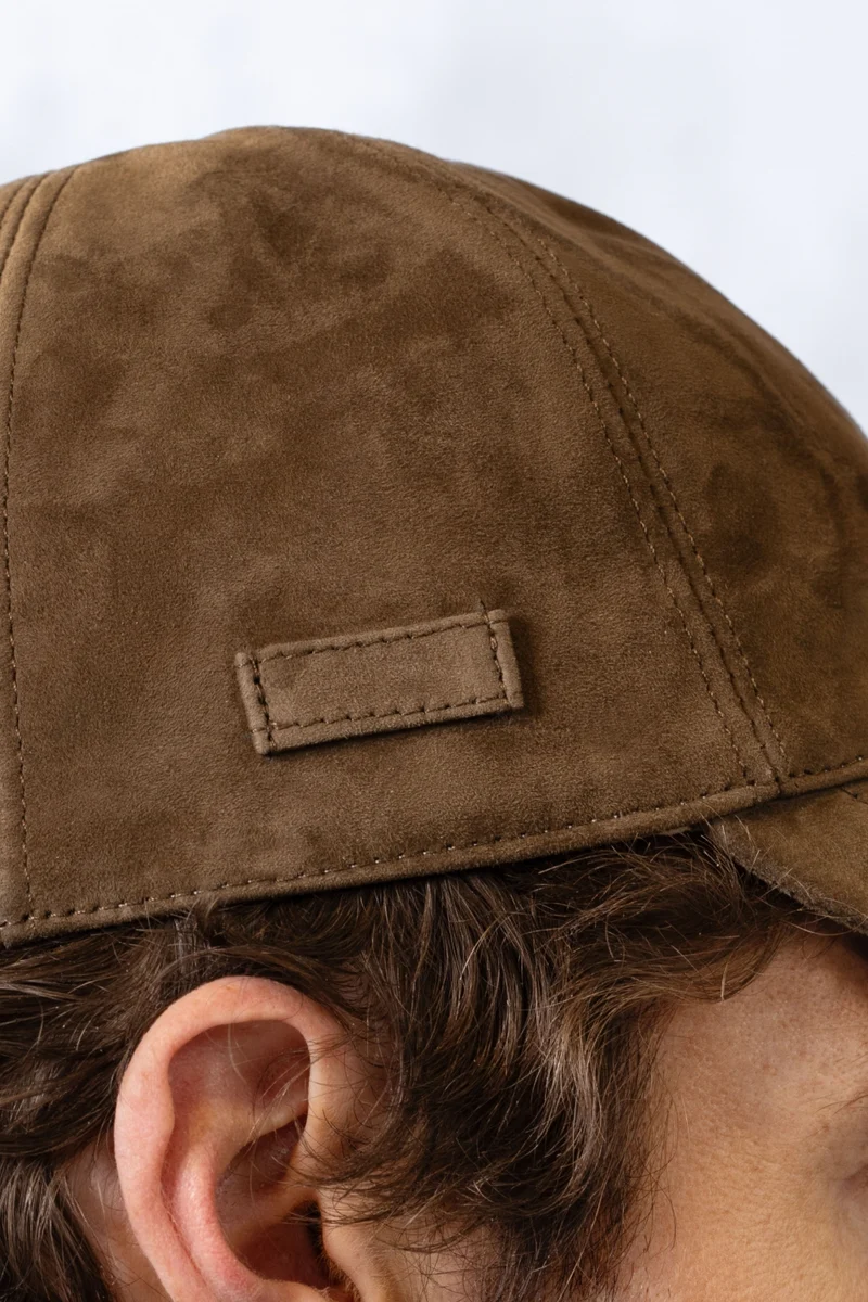 Kappe in Veloursleder
