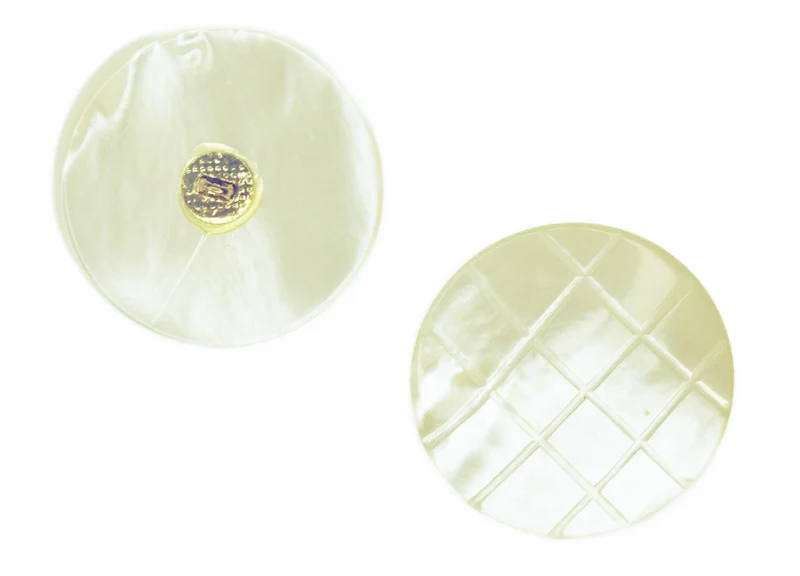 Perlmuttknopf Natur Creme/Natur Öse – pl-gr-500-creme