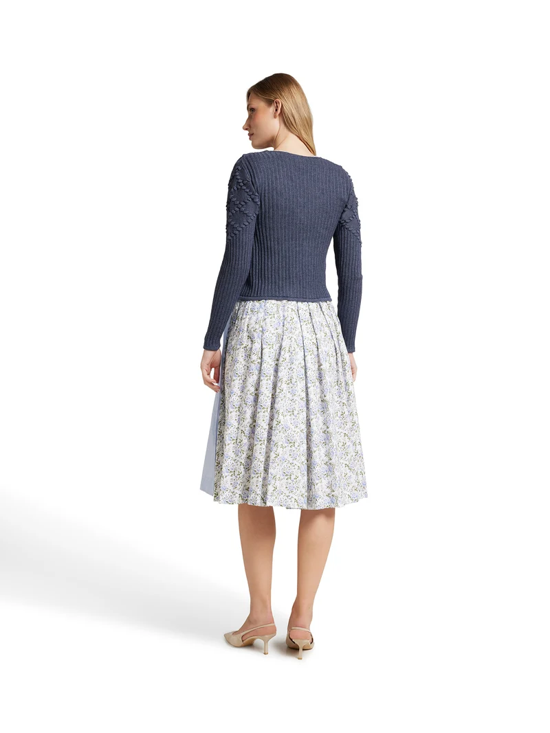 Taillierte Strickjacke mit Rautenmuster und Bommel
