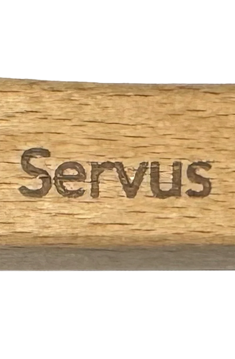 Flaschenöffner aus Holz mit Gravur - servus