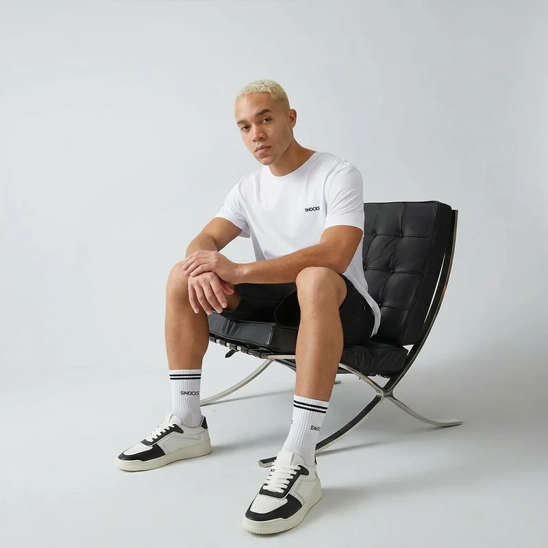 Hohe Sportsocken mit Streifen | Schwarz-Weiß