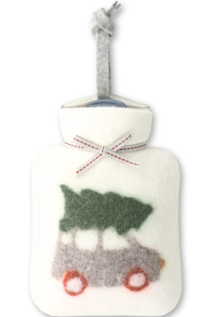 Mini-Wärmflasche aus Merinowolle mit Weihnachtsauto - wollweiß
