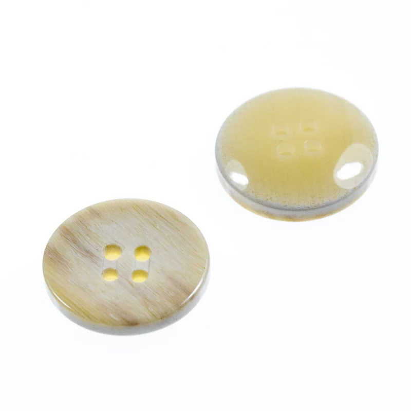 Hornimitatknopf Creme-Natur 4-Loch-Knopf mit Fadenrille – Mantel- und Jackenknopf HI-68