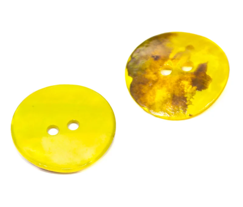 Perlmuttknopf Natur Gelb 2-Loch – PL-110-GELB