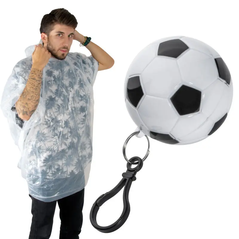 Mehrfarbiger Regenponcho in Fußball-Kunststoffkugel - Spielbereit bei Regen