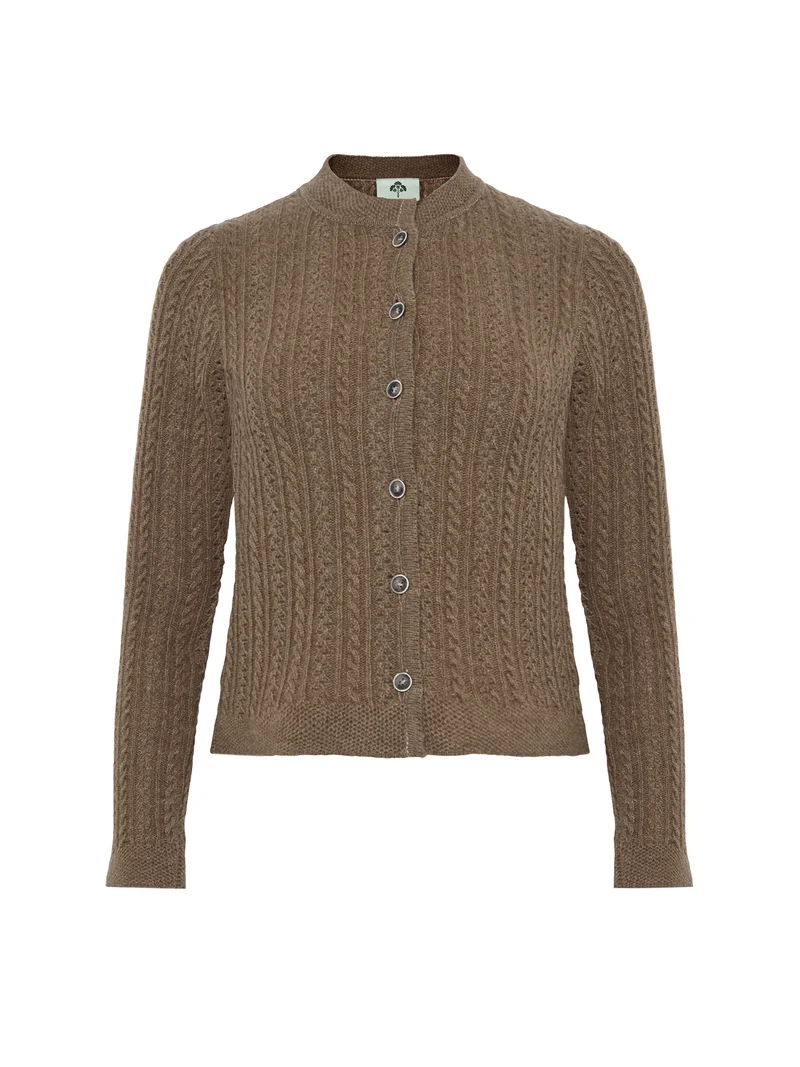Strickjacke mit vielen Zöpfen