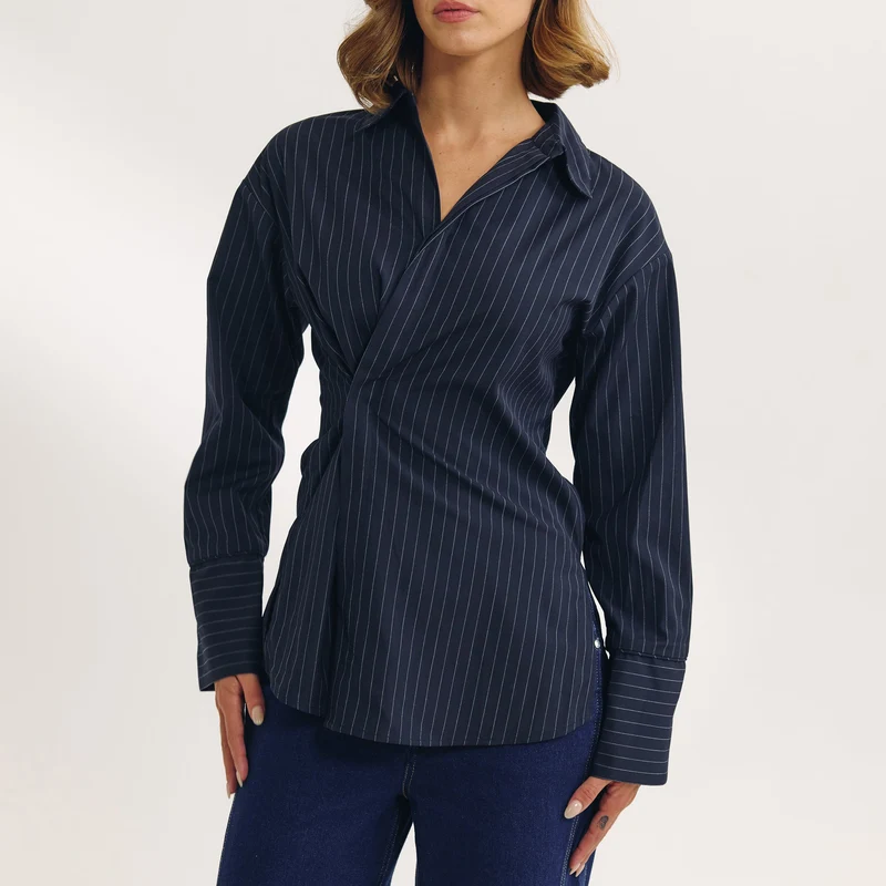 Asymmetrisches Hemd - Marineblauer Nadelstreifen