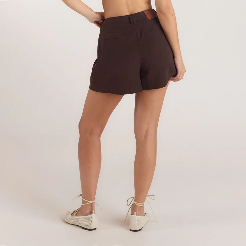 Hochtaillierte Tailored-Shorts - Schokolade