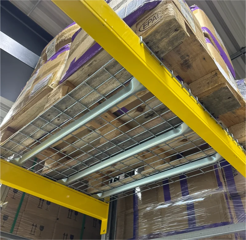 Durchfallschutz-Paletten 1100x880 mm mit Gitterfachboden & rostfreier Rückwand