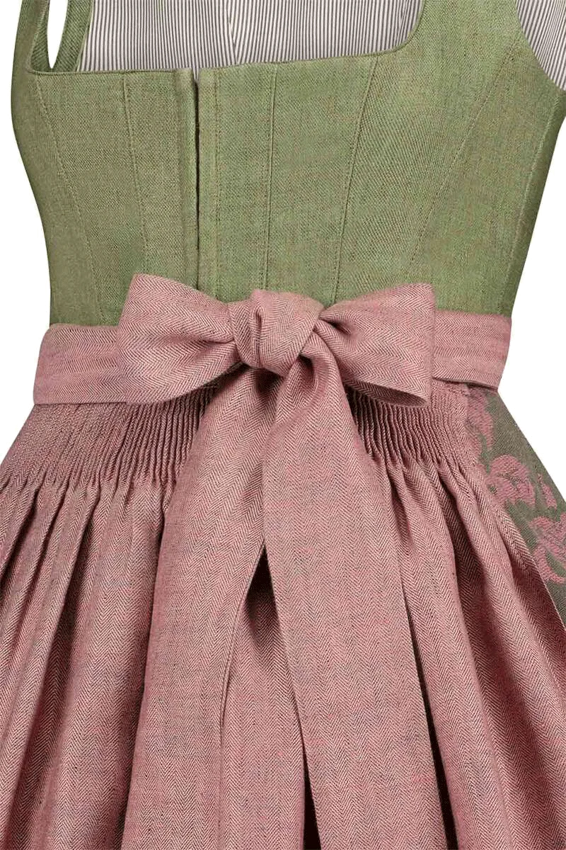 Dirndl mit Hakenverschluss