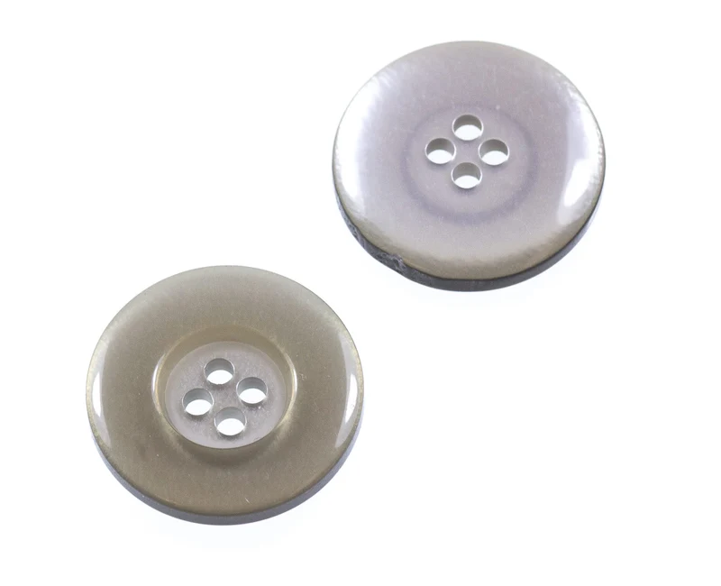 Perlmuttimitatknopf Grau 4-Loch – PLI-5-GRAU-BRAUN