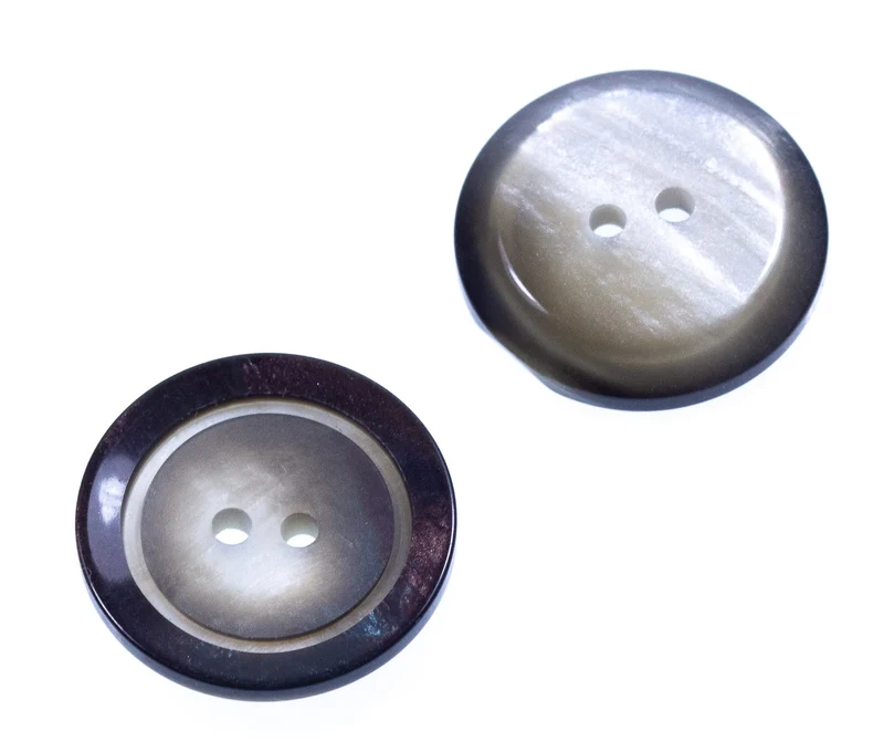 Perlmuttimitatknopf Grau 2-Loch – PLI-2-GRAU