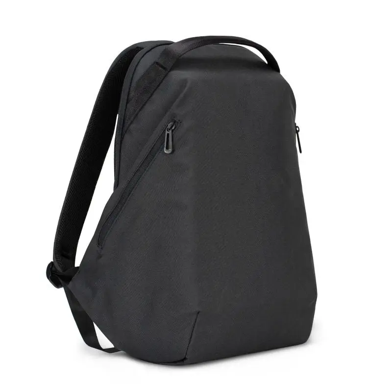 Schwarzer Rucksack aus recyceltem PET (R-PET) 18L - Nachhaltig und Stilvoll für Unterwegs