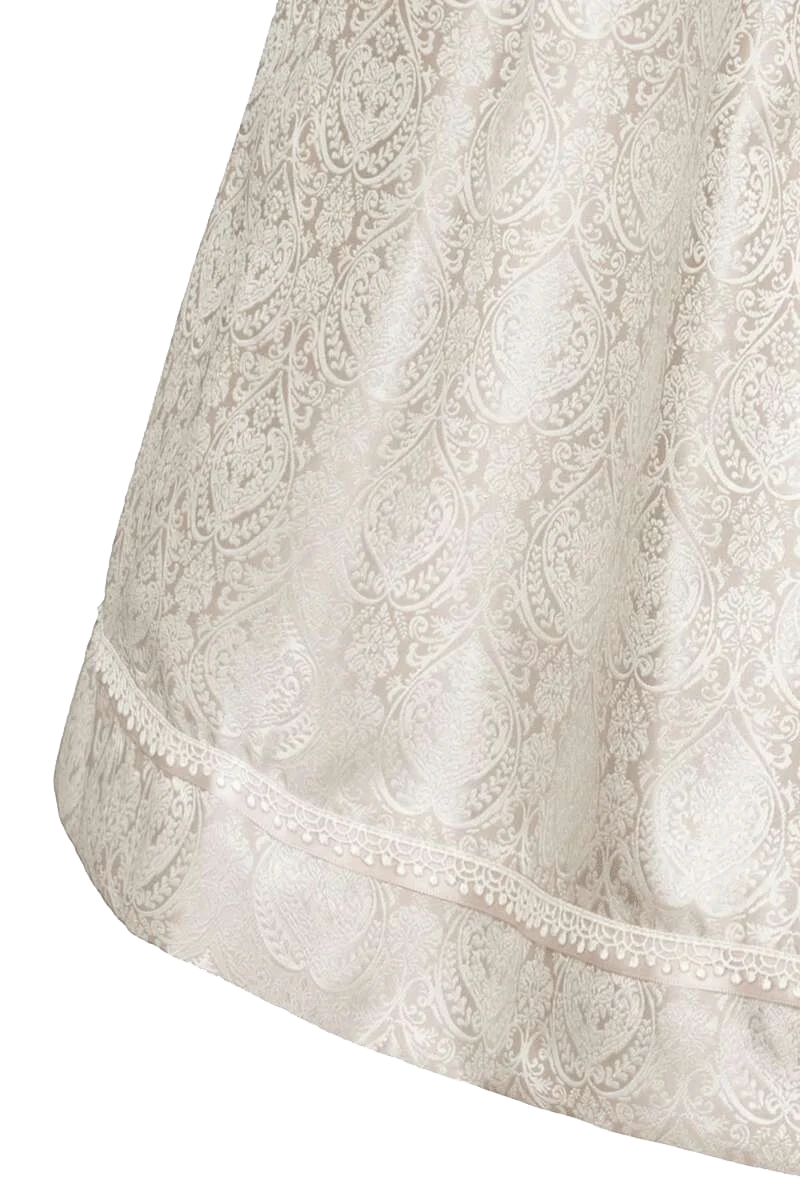 Mini-Dirndl mit transparenter Schürze und Perlen