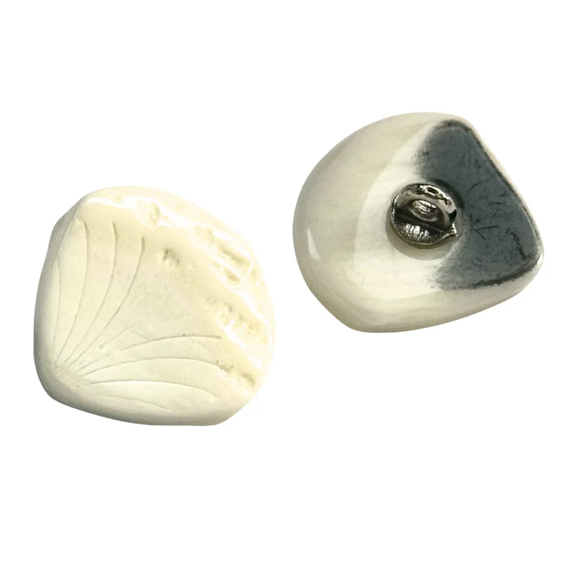 Trachtenknopf Muschelform Creme/Natur – Kunststoffknopf TKK-36