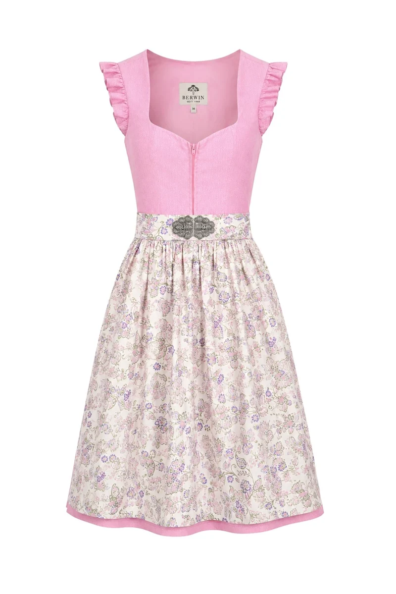 Romantisches Dirndl mit Blümchenschürze und Rüsche