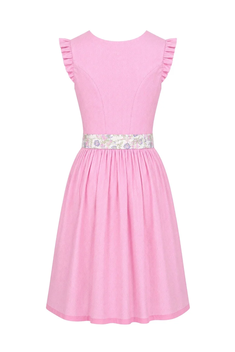 Romantisches Dirndl mit Blümchenschürze und Rüsche