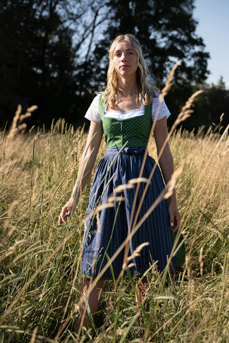 Dirndlbluse mit Klöppelspitze und Ätzspitzen-Arm