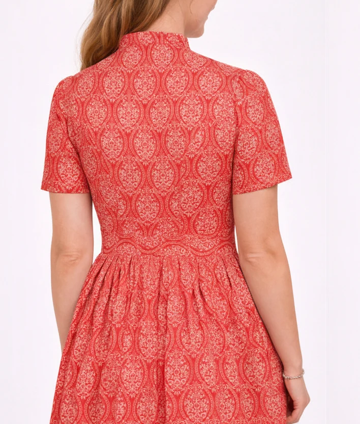 Bedrucktes Kleid mit V-Ausschnitt & Gürtel