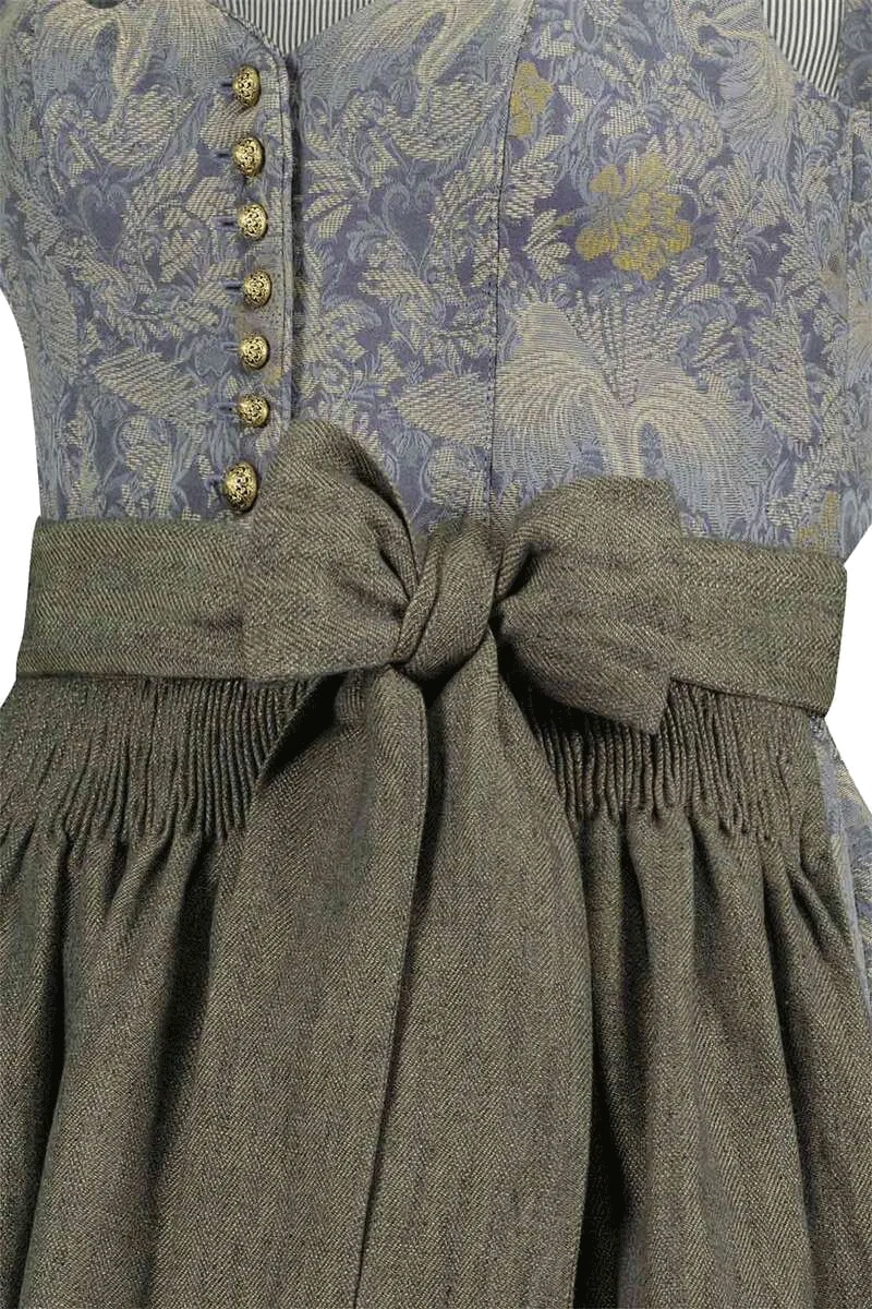 Dirndl mit Herzauschnitt