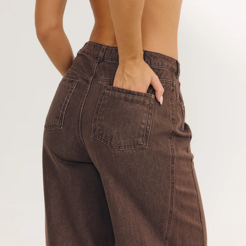 Low-Rise-Jeans mit Weitem Bein - Espresso