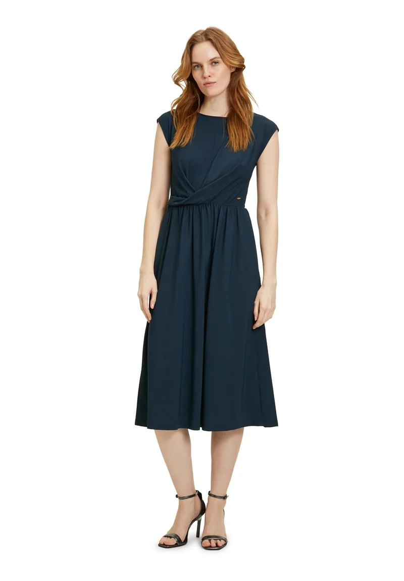 Betty & Co Kleid Lang ohne Arm - 38_13673864_8543