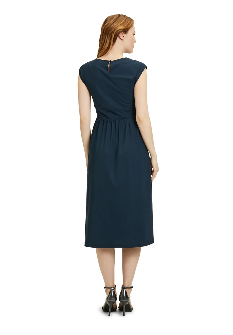 Betty & Co Kleid Lang ohne Arm - 38_13673864_8543