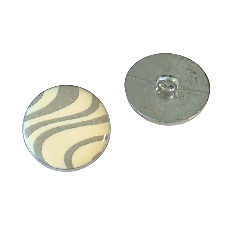 Retro Metallknopf Silber mit creme-grauem Muster – Öse MK-36-A