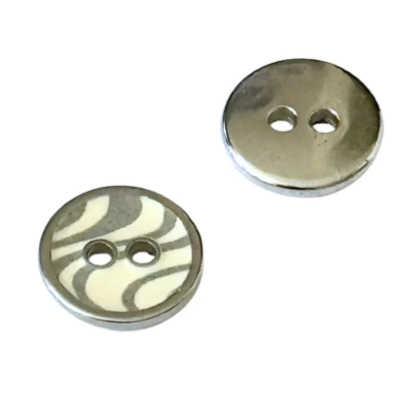 Retro Metallknopf Silber mit creme-grauem Muster – 2-Loch MK-36