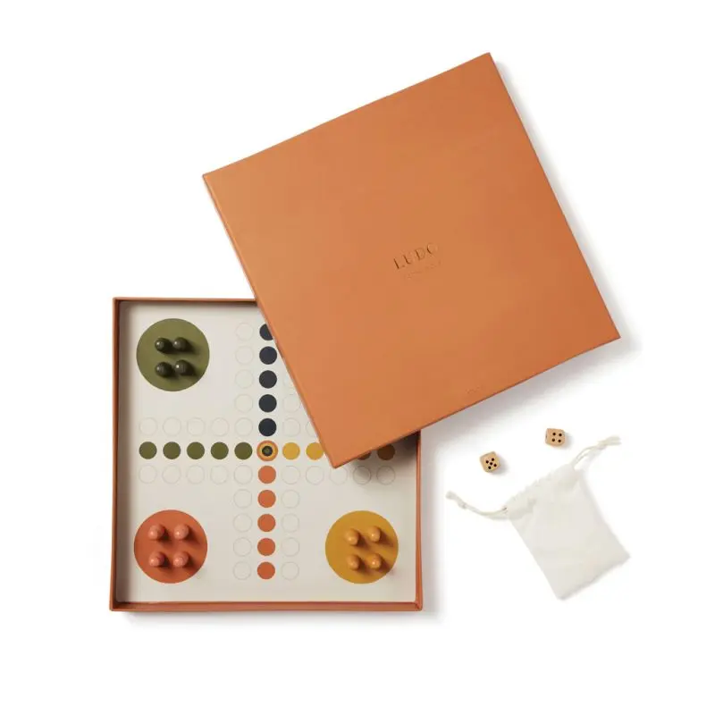 VINGA Ludo Coffee Table Spiel in Schwarz - Modernes Brettspiel für Familie